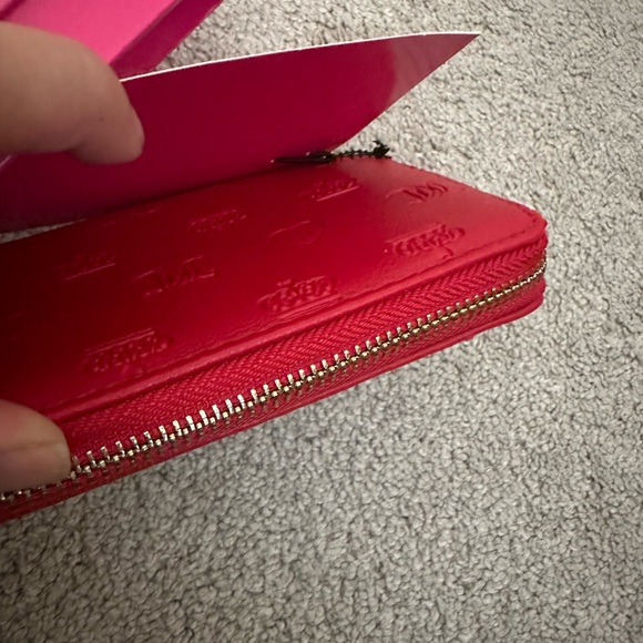 Juicy Couture Bold Red Embossed Wallet - Picture 2 of 3